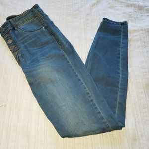 Bullhead Super High-rise Medium Wash Skinny Jeans